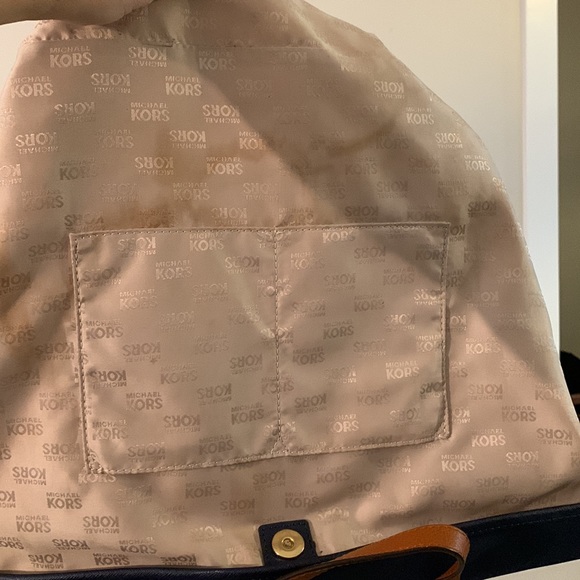 Michael Kors Large Large Navy Striped Tote - Picture 8 of 10